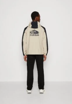 Napapijri Eloro Unisex - Veste Coupe-Vent - Humus Beige 8 Napapijri Eloro Unisex - Veste Coupe-Vent - Humus Beige -Napapijri 2bd3eaa36a744b6a99d8d02ff21f019a