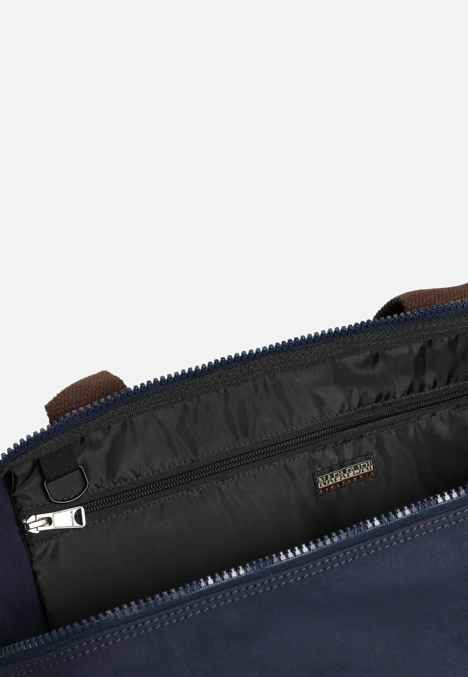 Napapijri Bering - Sac De Sport - Blu Marine 4 Napapijri Bering - Sac De Sport - Blu Marine – Image 4