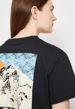 Napapijri Cenepa Crop - T-Shirt Imprimé - Black -Napapijri f6c2dec49b0d4ec2a2f0d985ee0f5da1